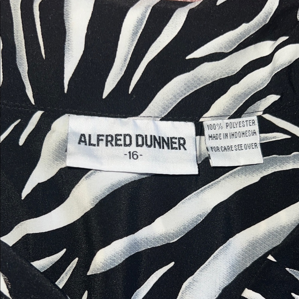 Alfred Dunner Black and White Zebra Print Top - Picture 2 of 4